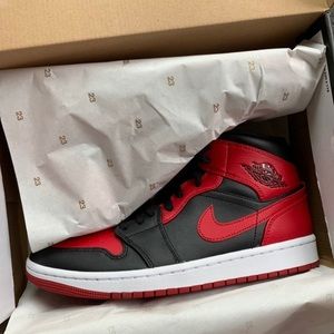Men’s Air Jordan 1s mids black/gym red-white